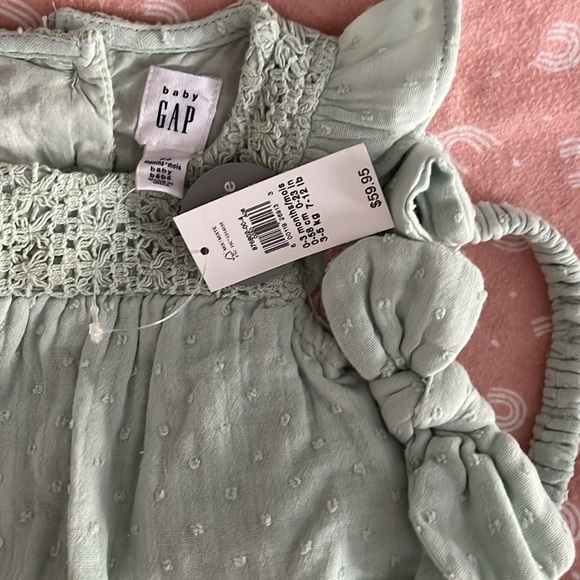 Baby Gap green dress with bloomers and matching head bow size 0-3 m NWT - Picture 2 of 3